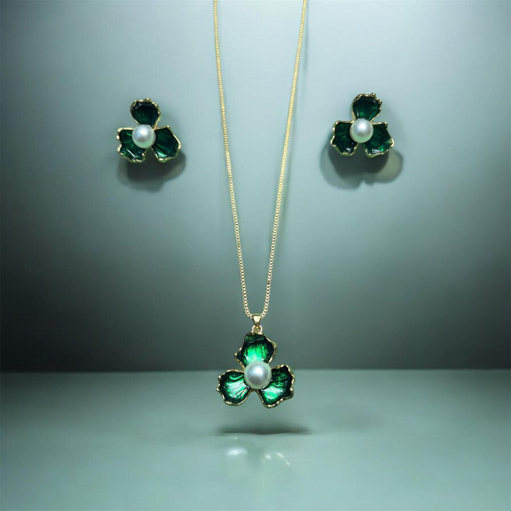 Green Stone Pendant Necklace & Earrings Set