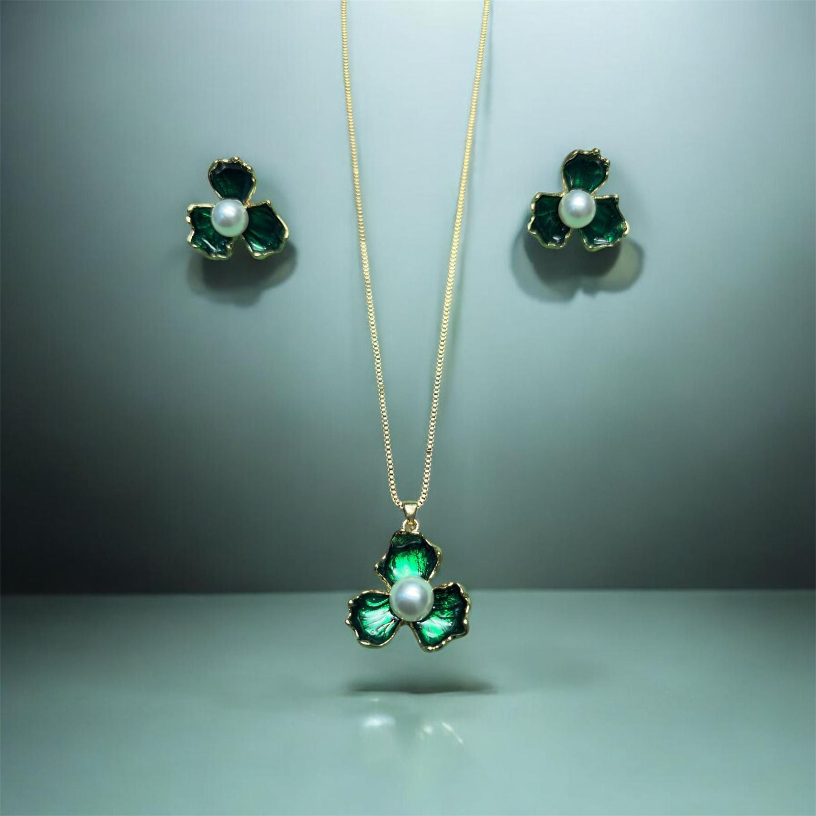 Green Stone Pendant Necklace & Earrings Set