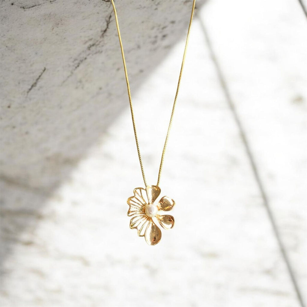 Gold Floral Pendant Necklace & Earrings Set