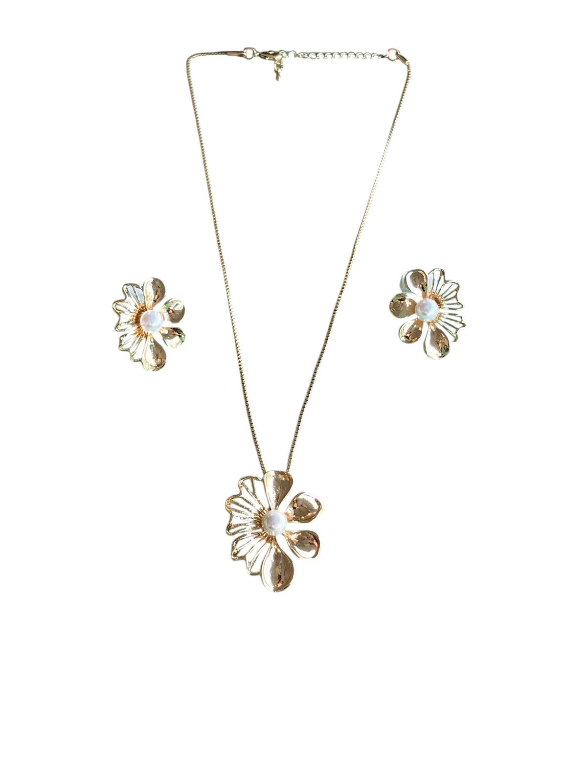 Gold Floral Pendant Necklace & Earrings Set