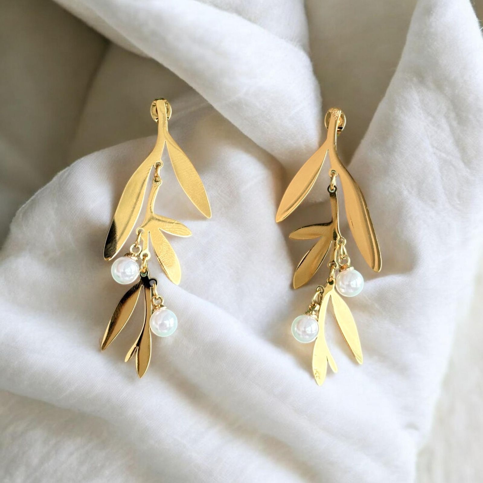 Leaf Design Pearl Drop Earrings