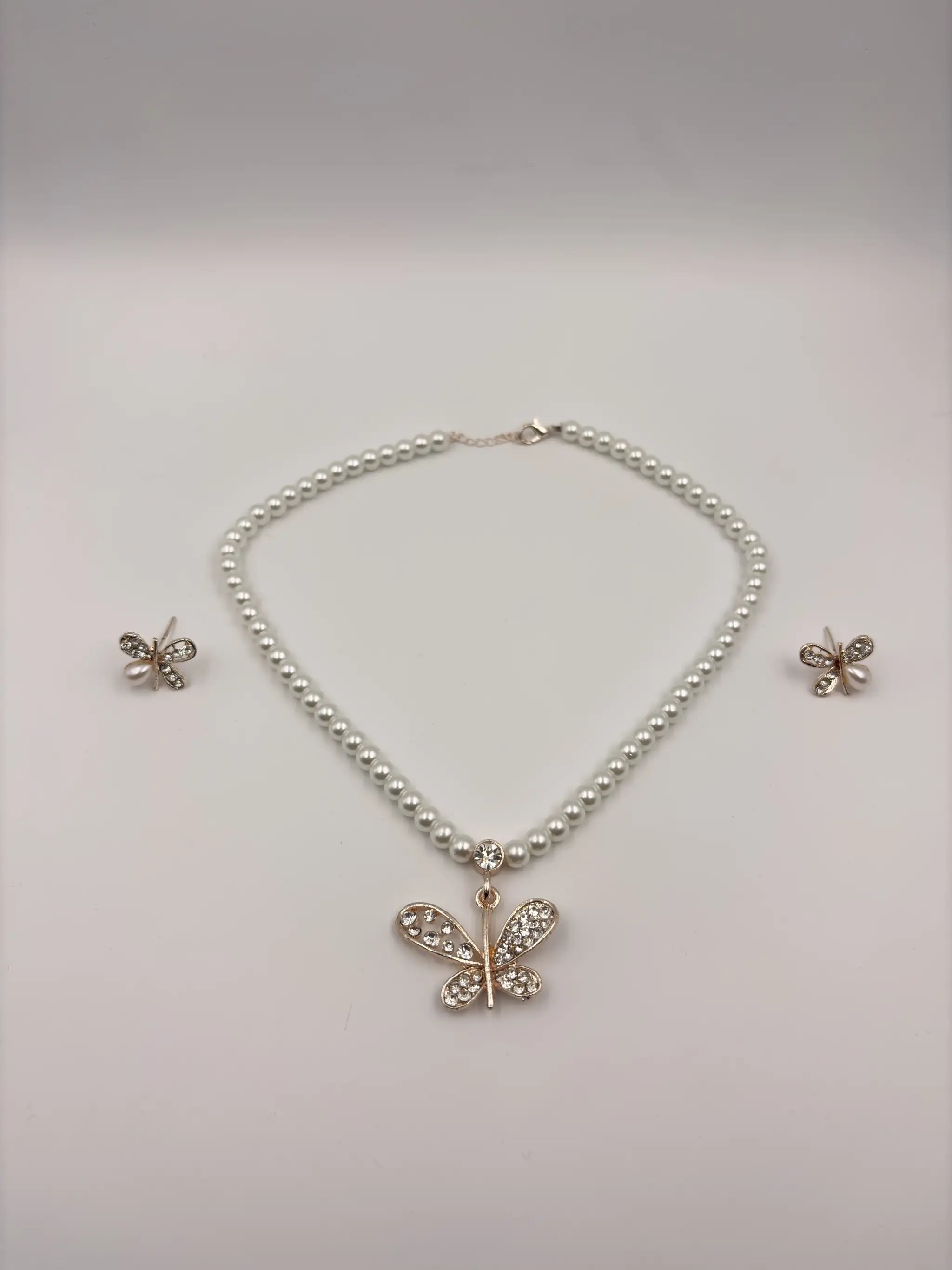 Butterfly Pearl Necklace Set
