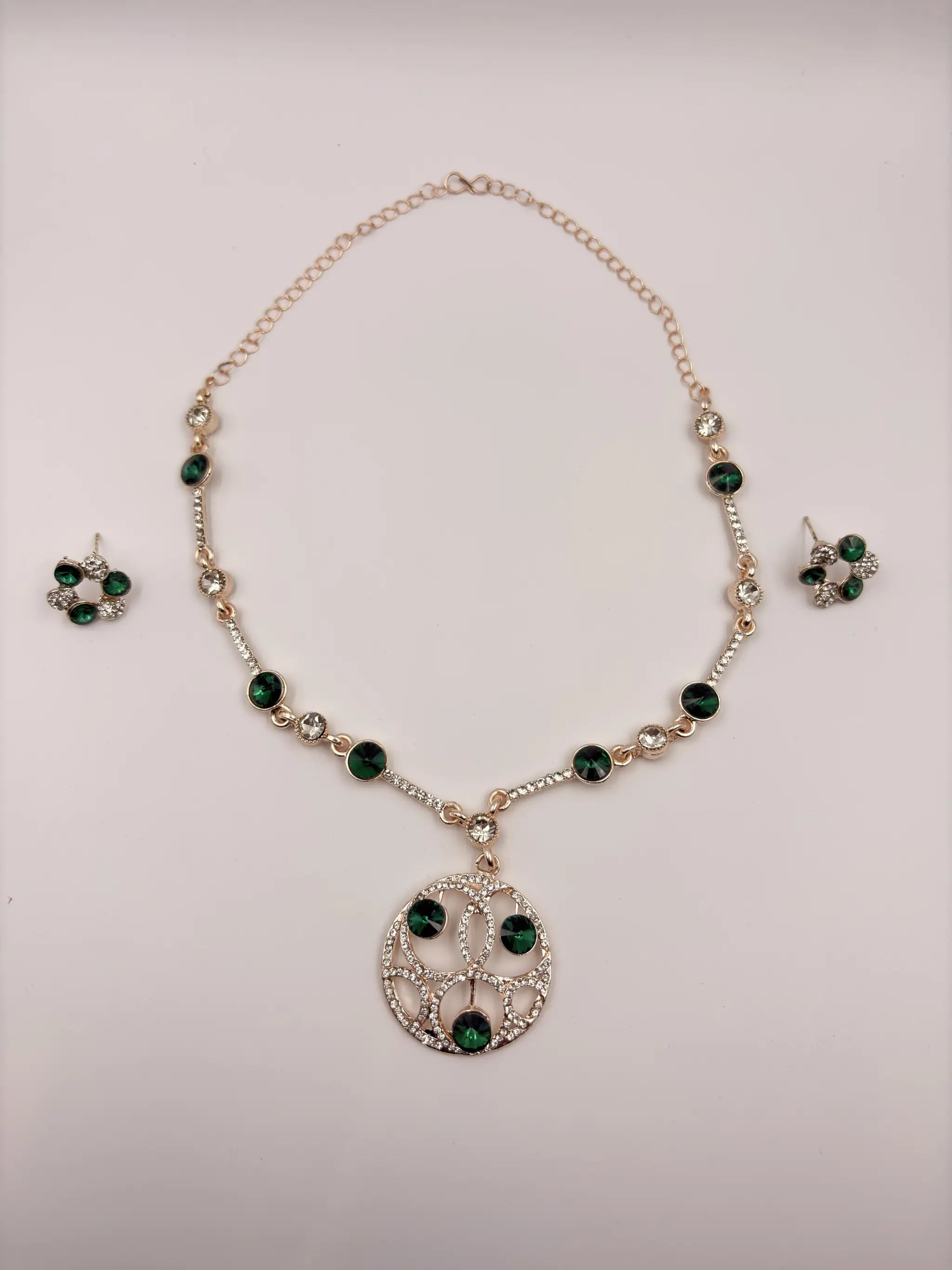 Green Stone Circular Pendant Necklace Set