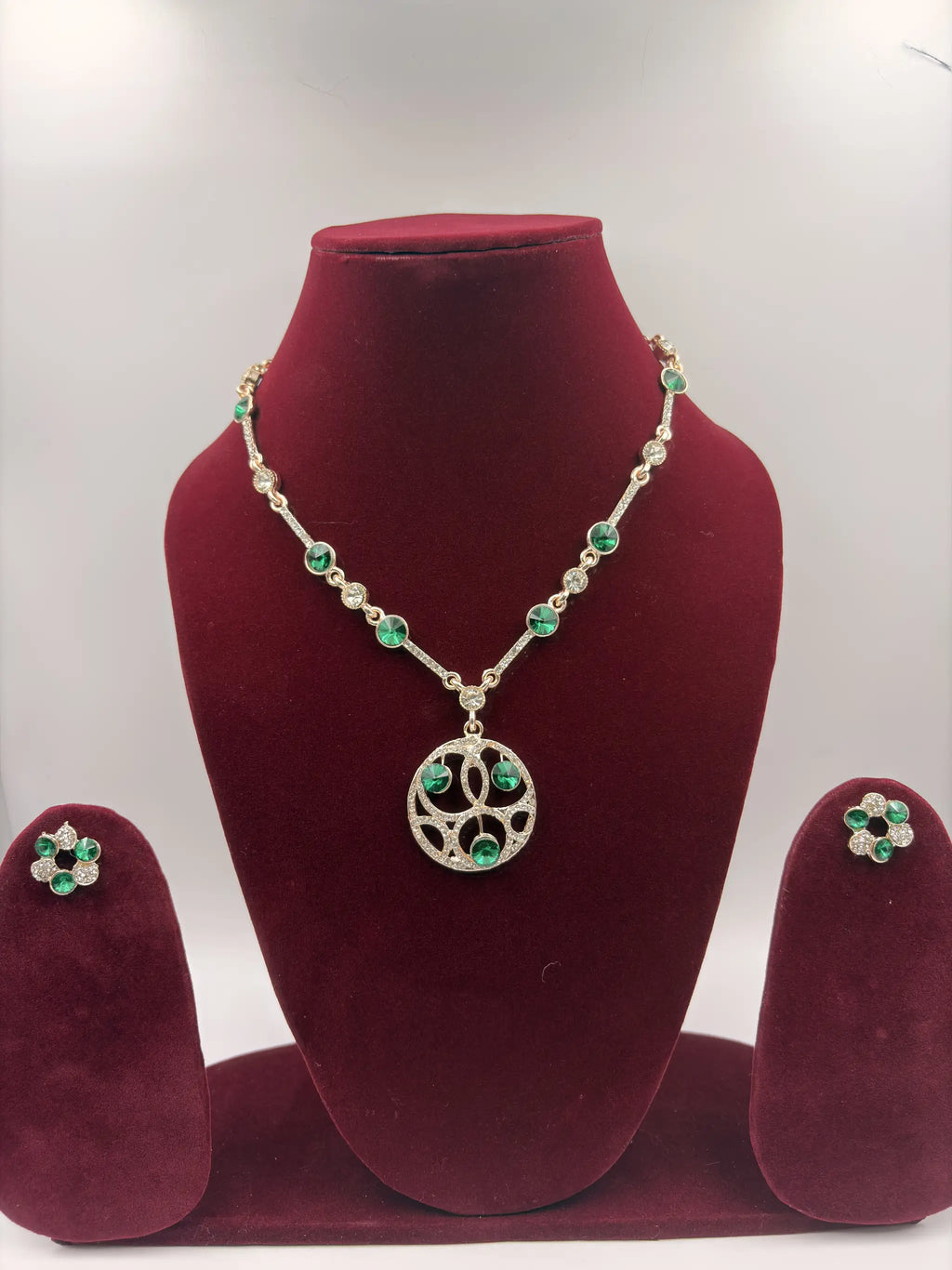 Green Stone Circular Pendant Necklace Set