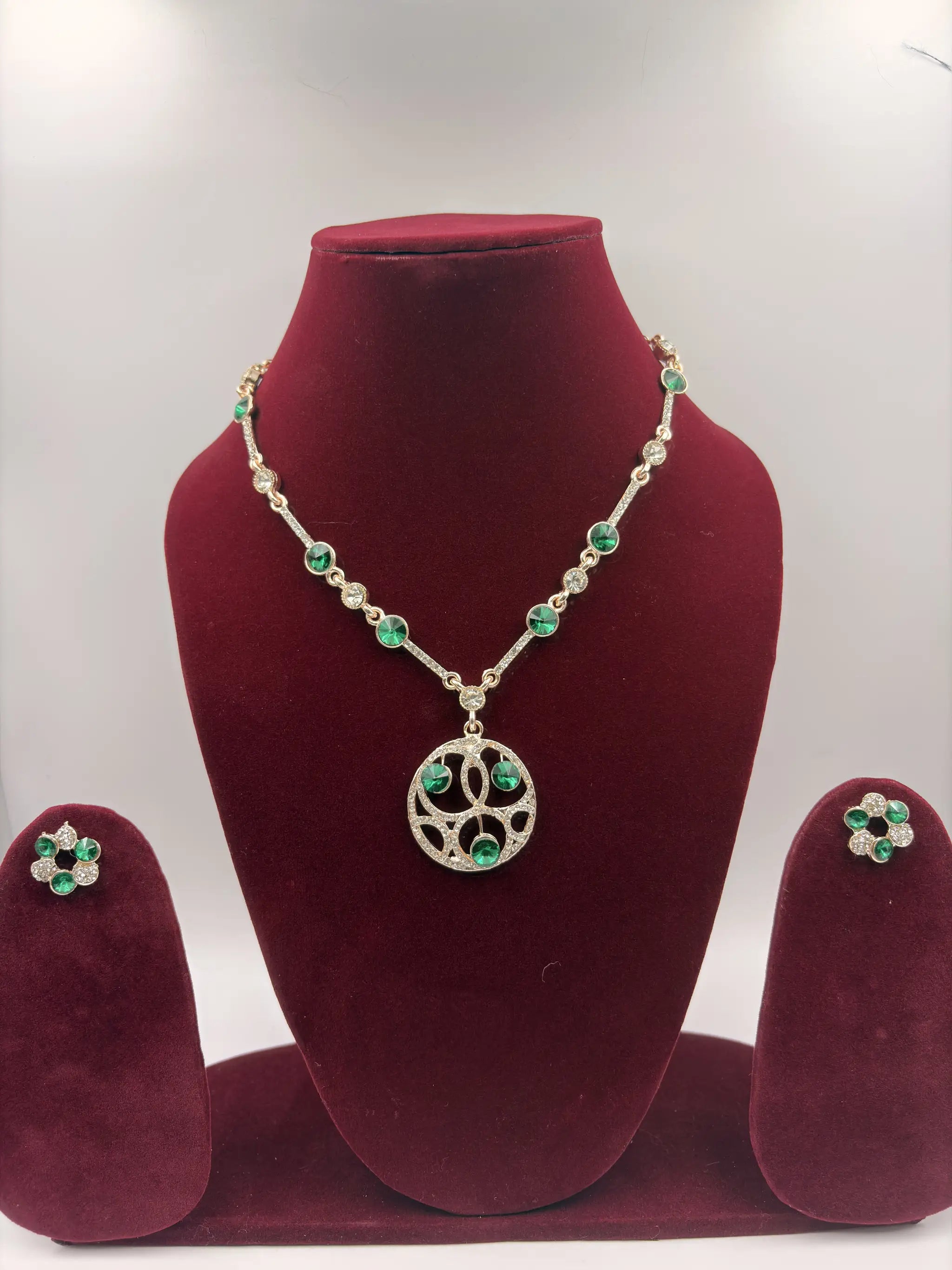 Green Stone Circular Pendant Necklace Set