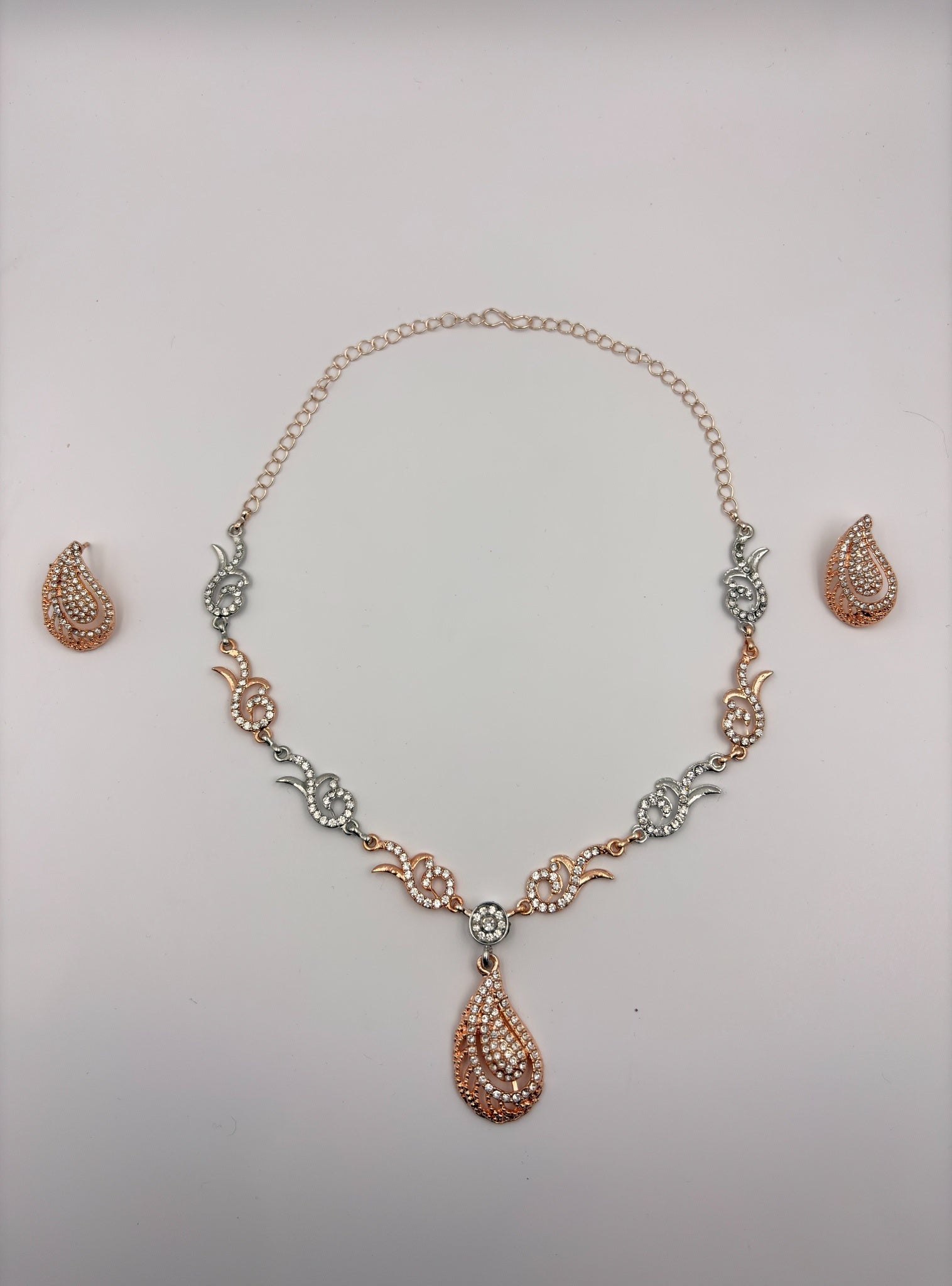 Elegant Gold Tone Teardrop Pendant Necklace Set for Women