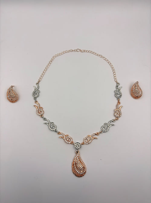 Elegant Gold Teardrop Pendant Fashion Jewellery Necklace Set View 2