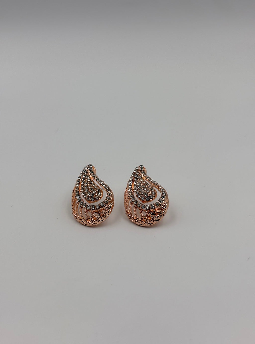 Elegant Gold Tone Teardrop Pendant Necklace Set for Women