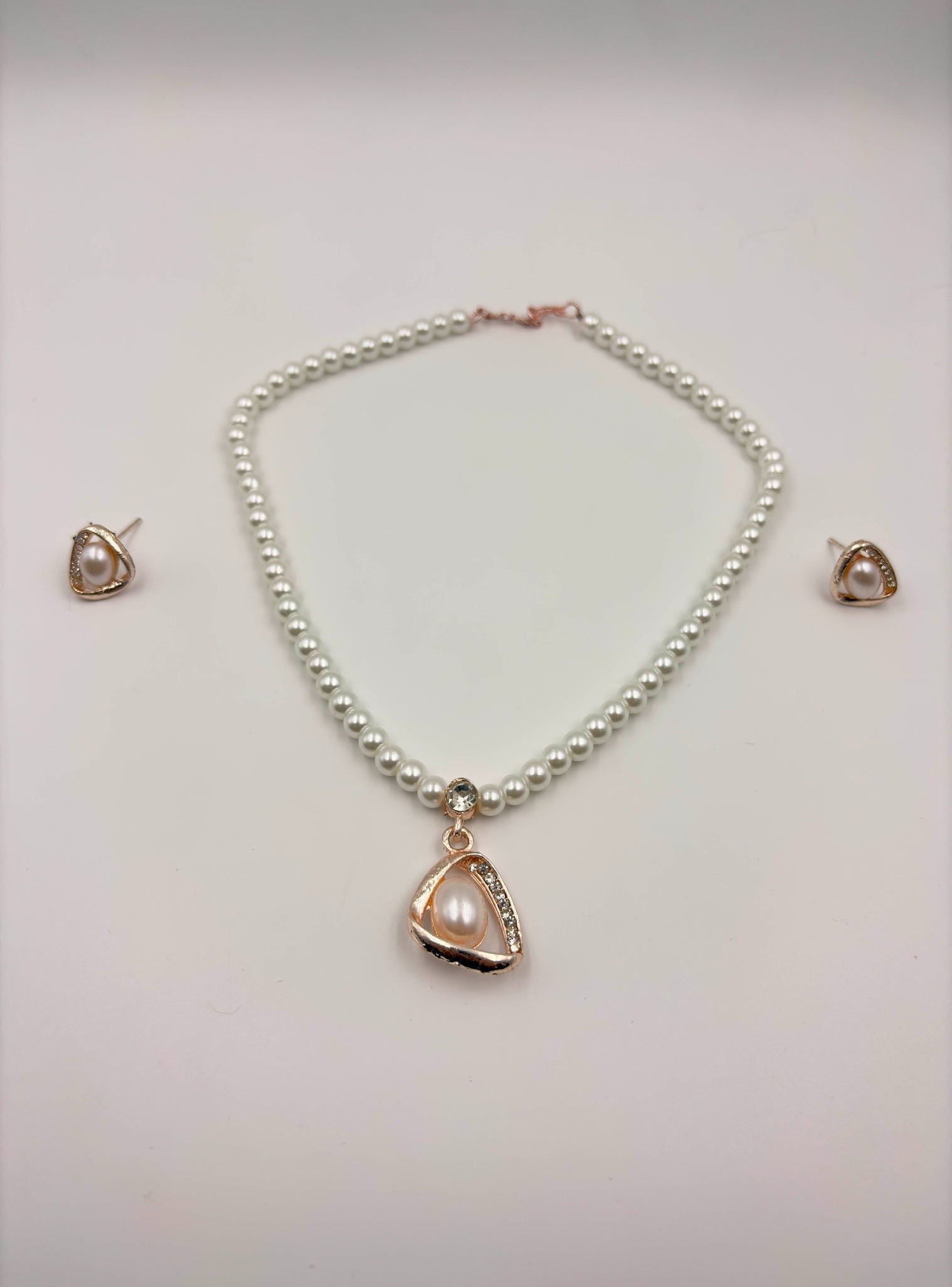 Elegant Pearl Drop Pendant Necklace Set