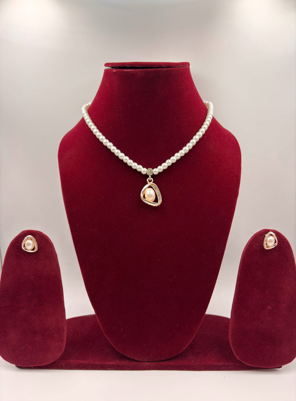 Elegant Pearl Drop Pendant Necklace Set