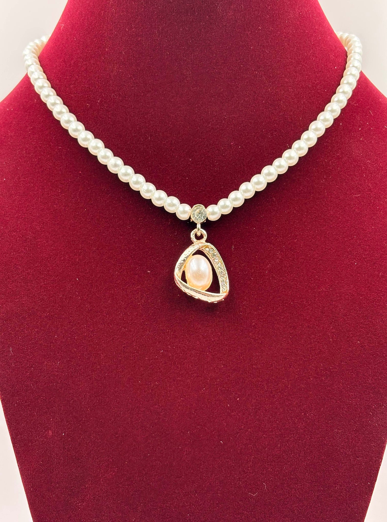 Elegant Pearl Drop Pendant Necklace Set