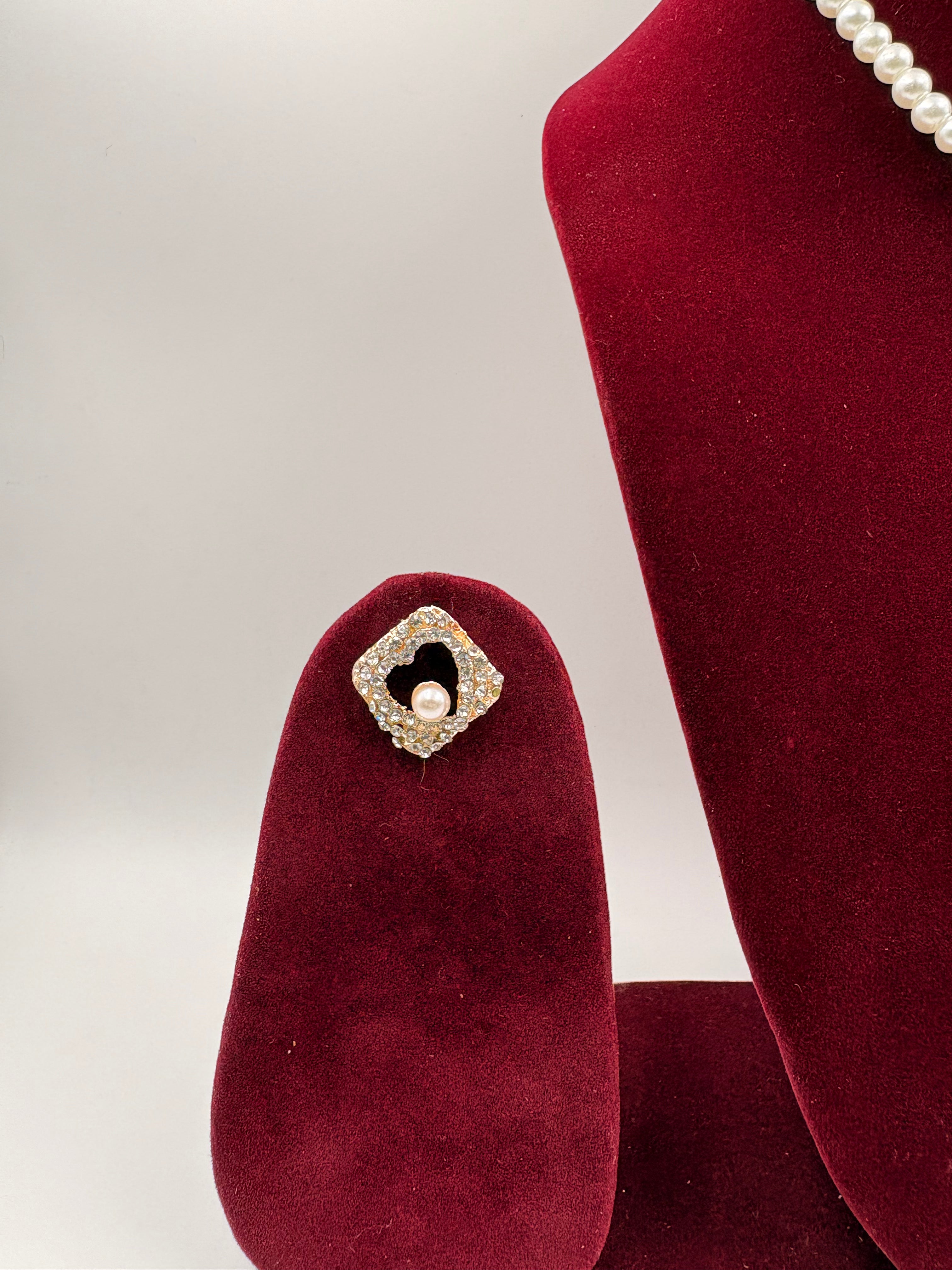 Pearl Geometric Pendant Necklace Set (Gold Finish)