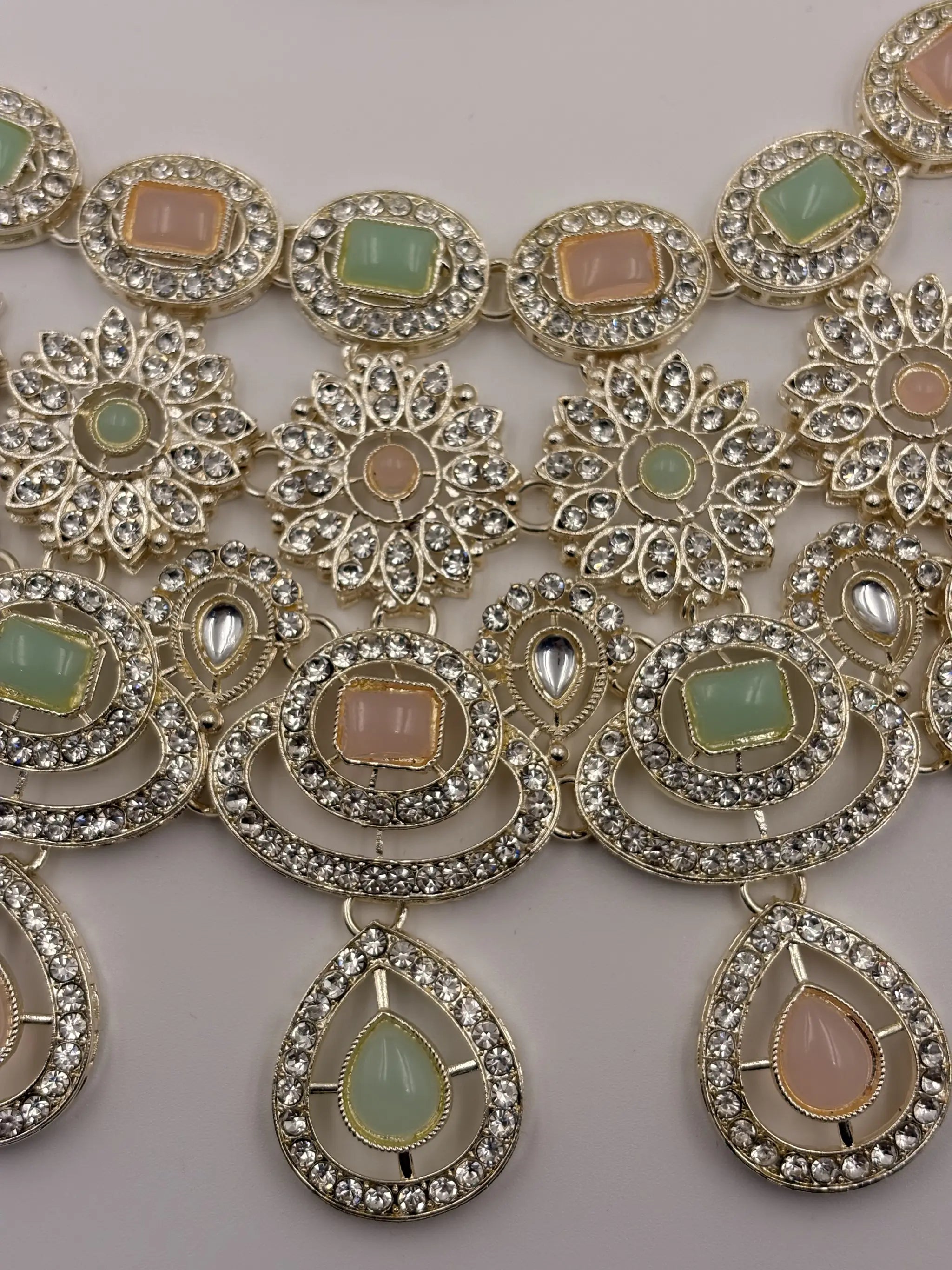 Noor-e-Zar Jhoomar Haar