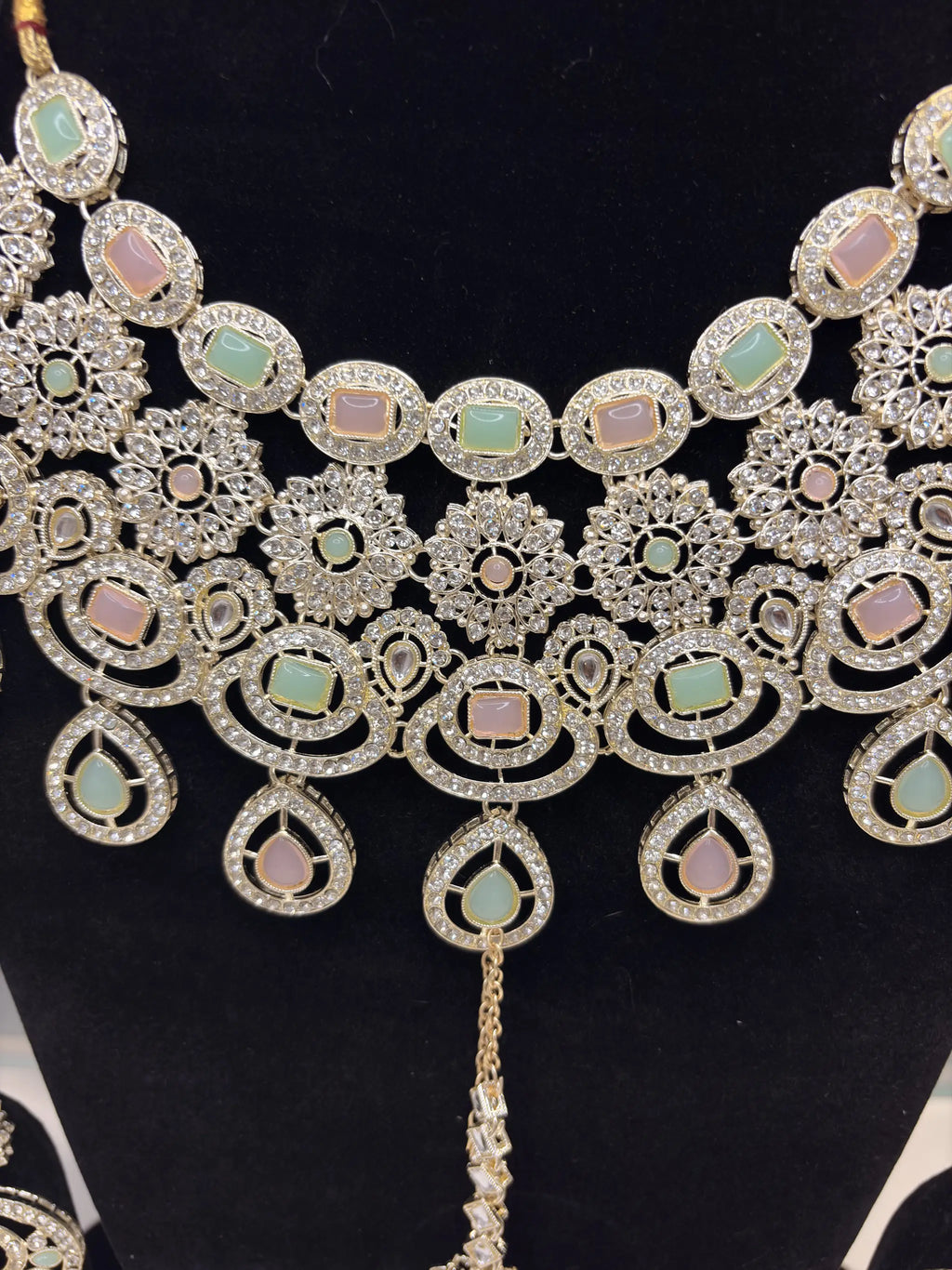 Noor-e-Zar Jhoomar Haar