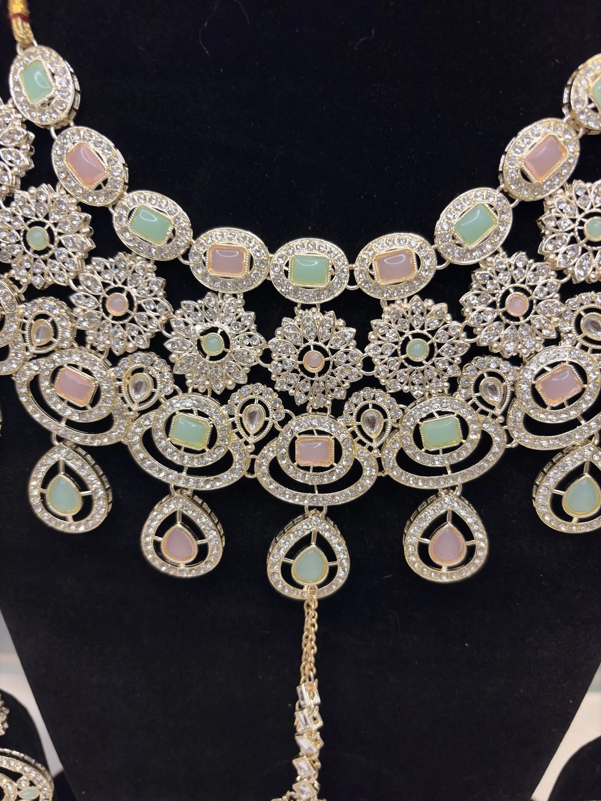 Noor-e-Zar Jhoomar Haar