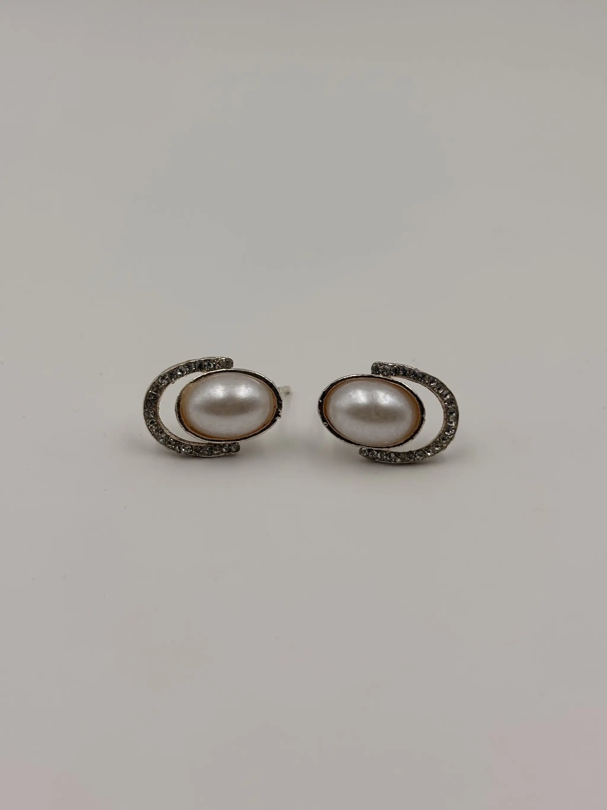 Pearl Necklace with Floral Pendant Set