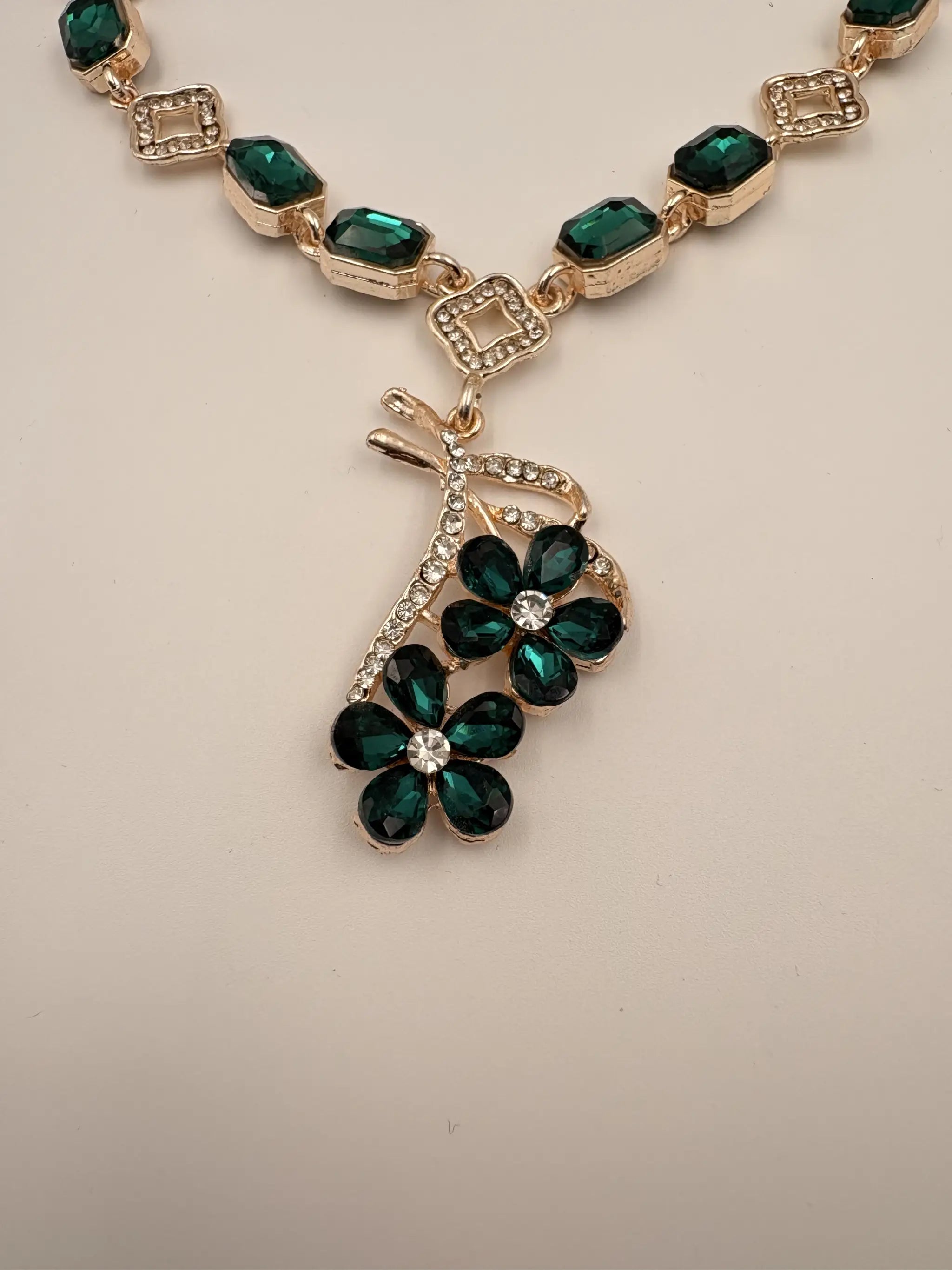 Zarmina Panna Necklace Set of Three Piece