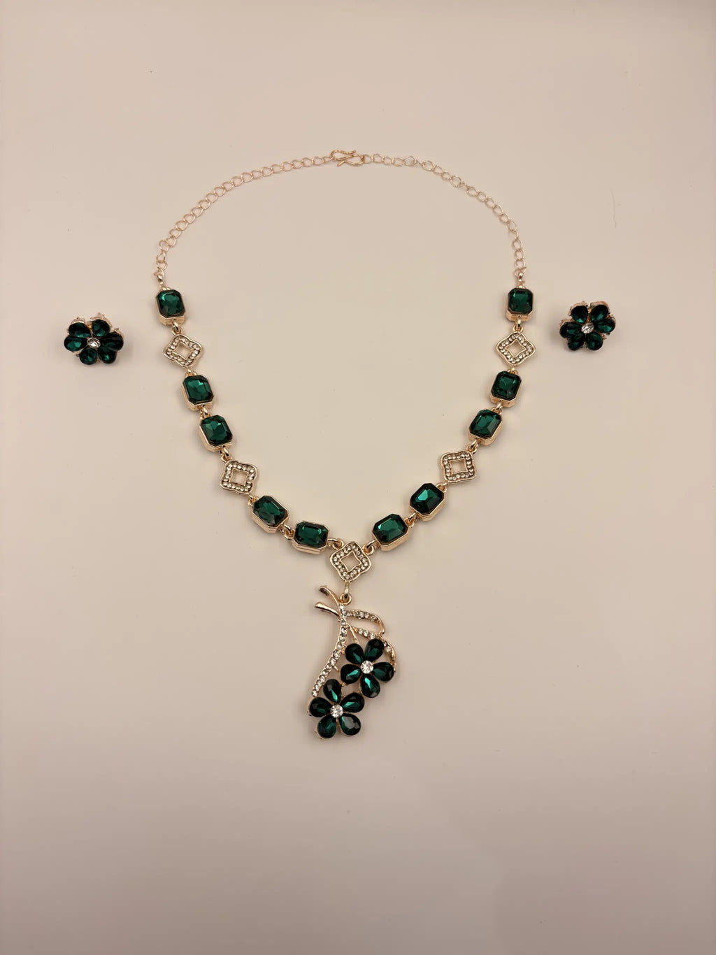 Zarmina Panna Necklace Set of Three Piece