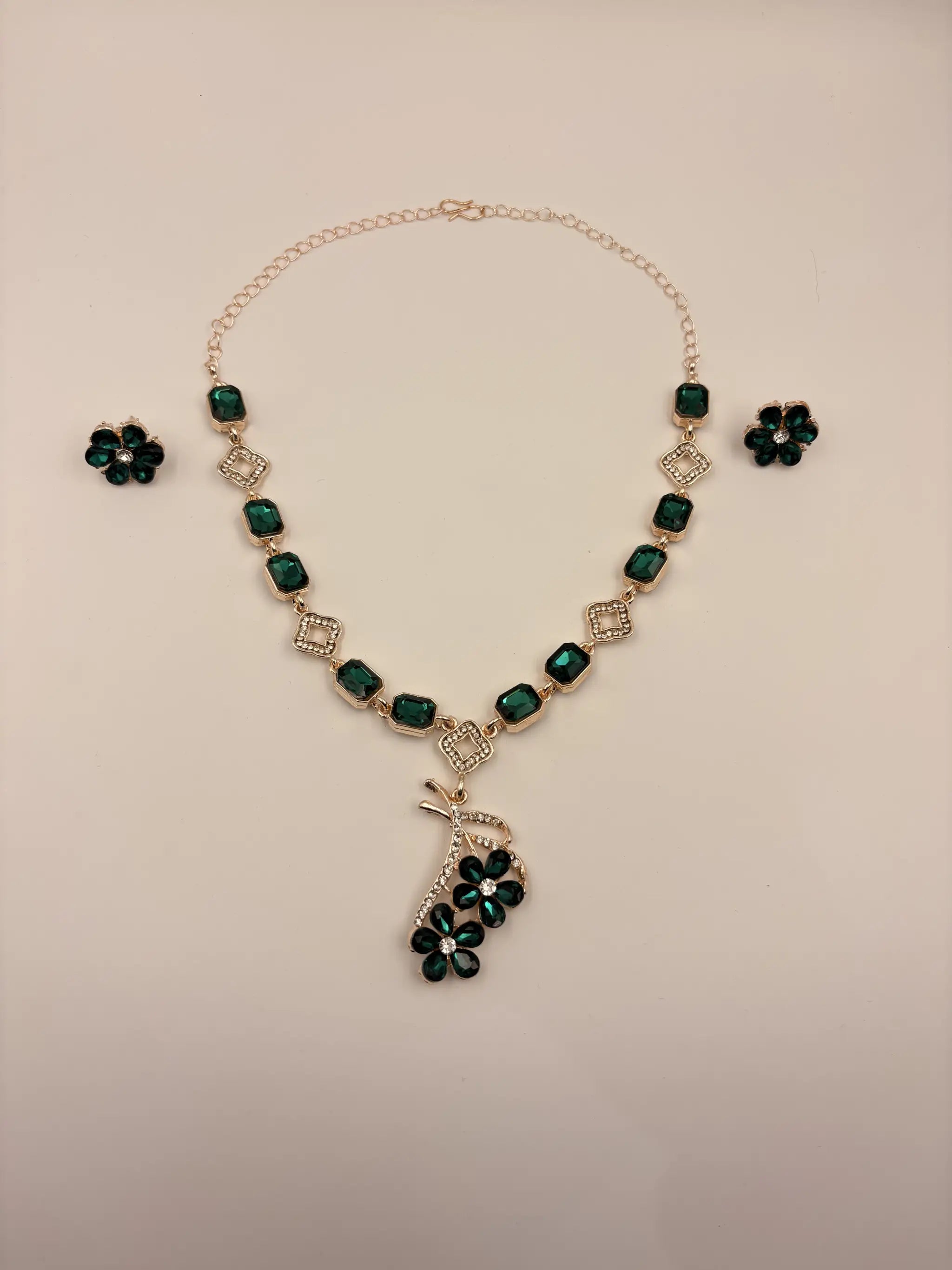 Zarmina Panna Necklace Set of Three Piece