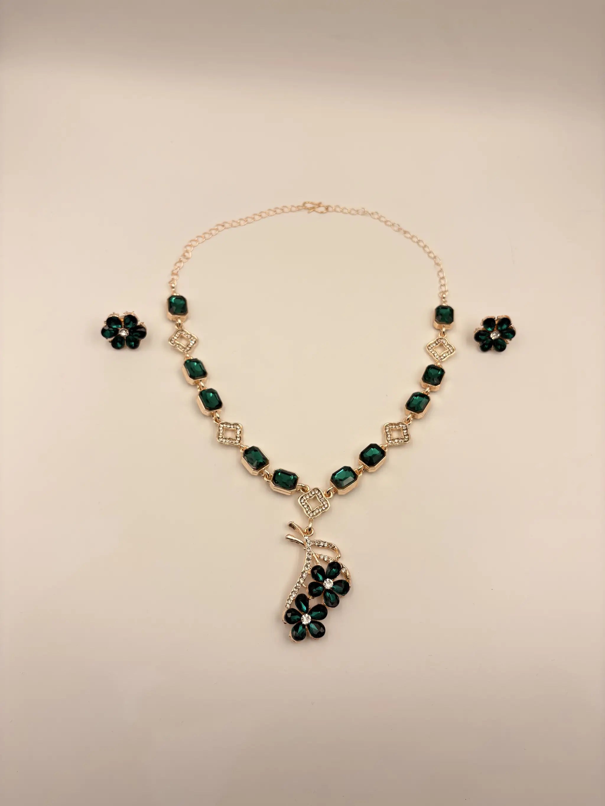 Zarmina Panna Necklace Set of Three Piece